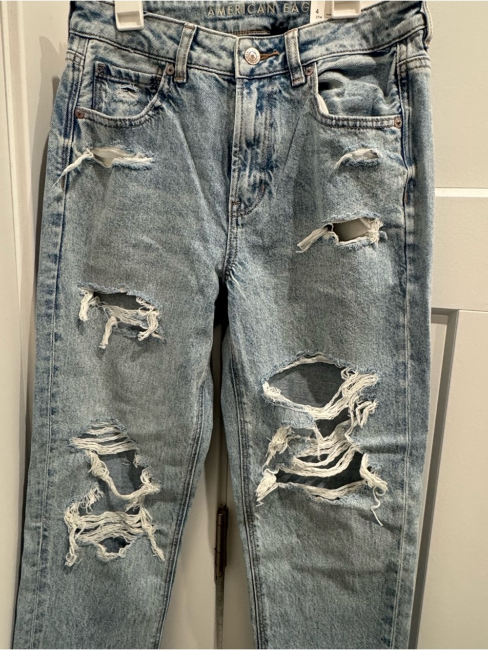 American Eagle Mom Jeans Size 4 27W Super High Rise Light Super Bleach Strigid - Picture 2 of 15